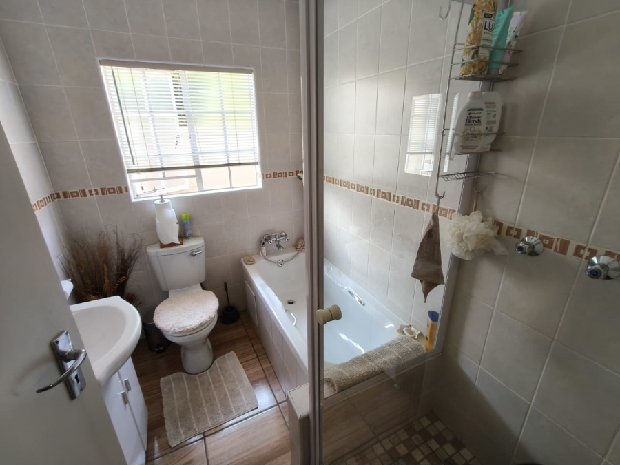 3 Bedroom Property for Sale in Waterkloof East North West